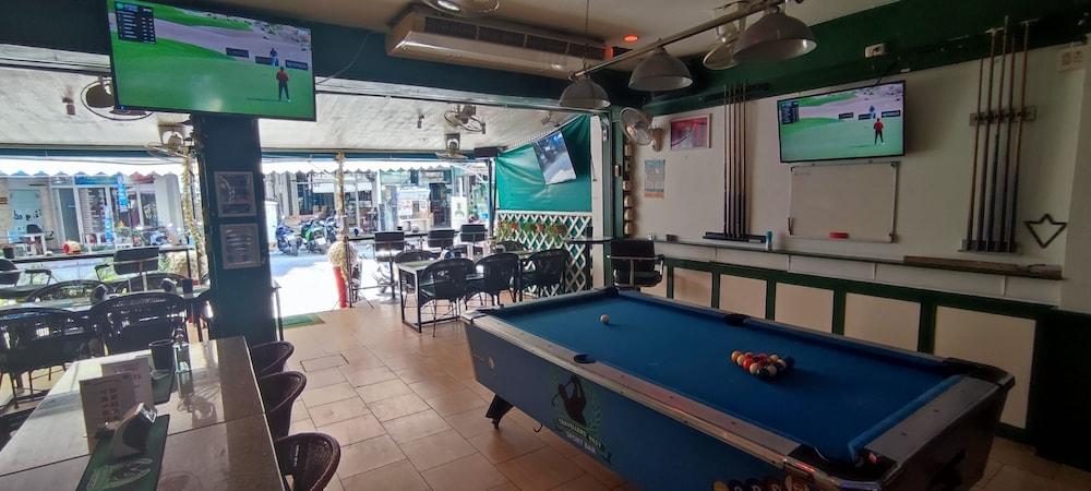 Traveller's Rest Sports Bar Wisma tamu