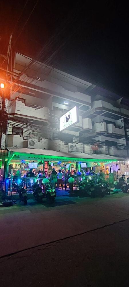 Traveller's Rest Sports Bar Wisma tamu 2*